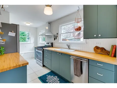 4405 SE Windsor Court Portland OR 97206
