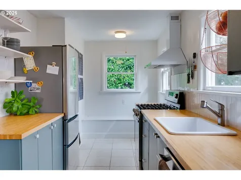 4405 SE Windsor Court Portland OR 97206