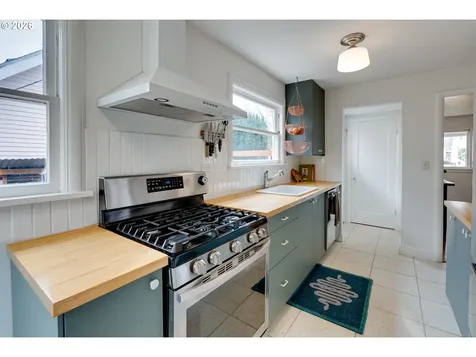 4405 SE Windsor Court Portland OR 97206