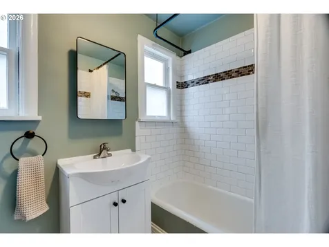 4405 SE Windsor Court Portland OR 97206