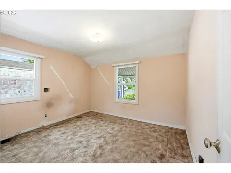 7131 NE Roselawn Street Portland OR 97218