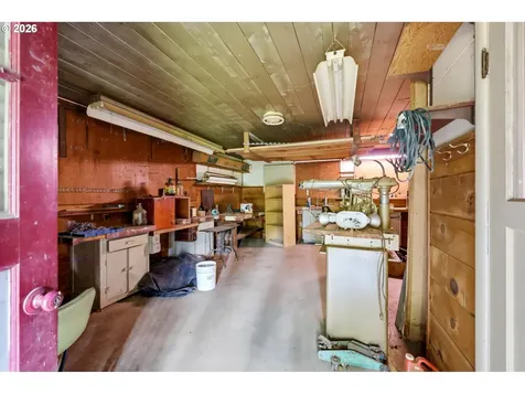 7131 NE Roselawn Street Portland OR 97218