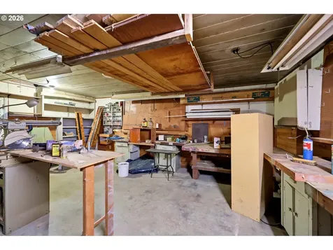 7131 NE Roselawn Street Portland OR 97218