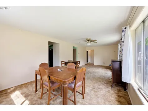 7131 NE Roselawn Street Portland OR 97218