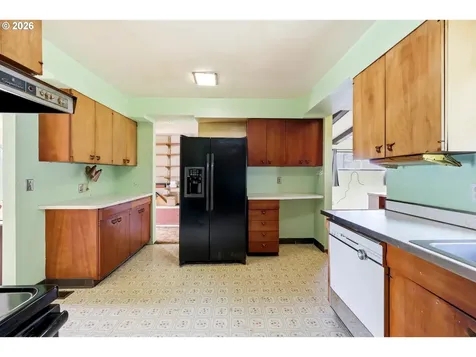 7131 NE Roselawn Street Portland OR 97218