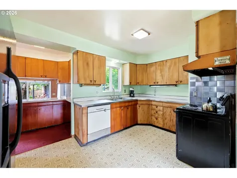 7131 NE Roselawn Street Portland OR 97218