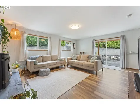 2185 N 8th Street Coos Bay OR 97420