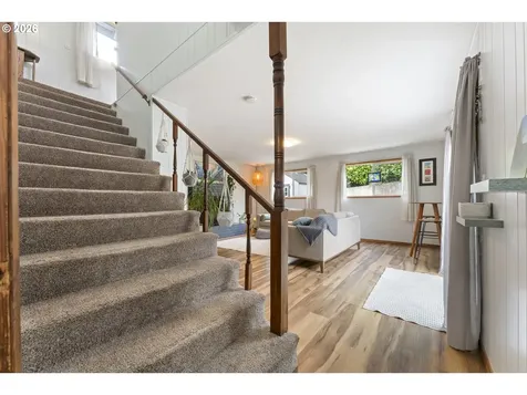 2185 N 8th Street Coos Bay OR 97420