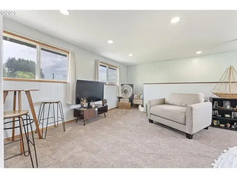 2185 N 8th Street Coos Bay OR 97420