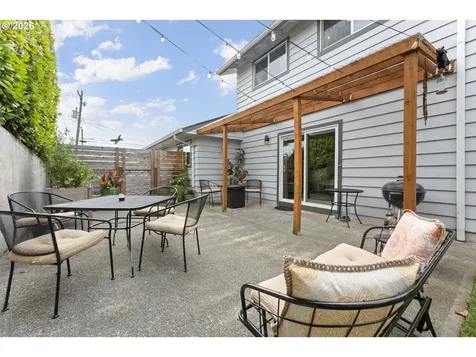 2185 N 8th Street Coos Bay OR 97420