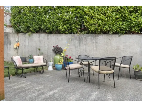 2185 N 8th Street Coos Bay OR 97420