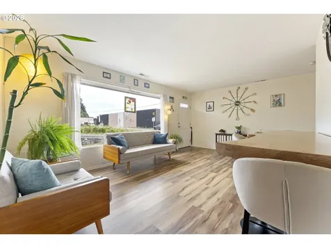 2185 N 8th Street Coos Bay OR 97420