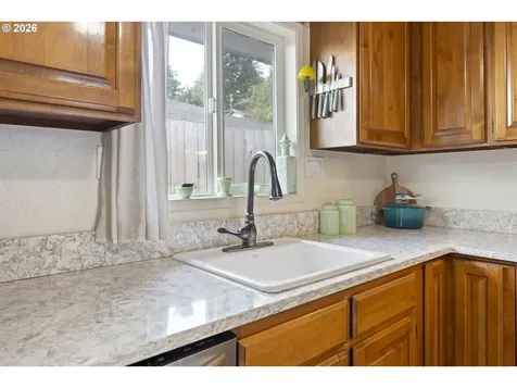 2185 N 8th Street Coos Bay OR 97420
