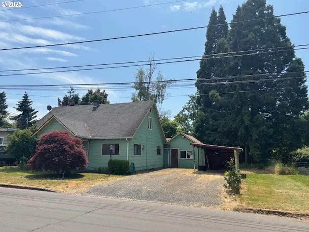 600 Whittier Street Silverton OR 97381