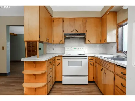 600 Whittier Street Silverton OR 97381