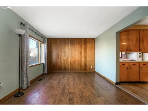 600 Whittier Street Silverton OR 97381