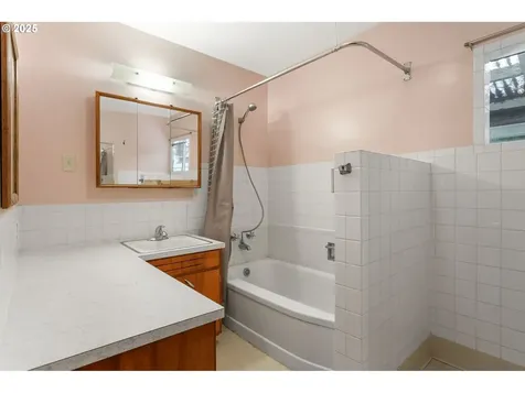 600 Whittier Street Silverton OR 97381