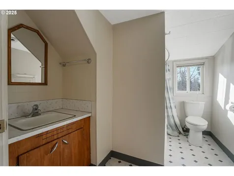 600 Whittier Street Silverton OR 97381
