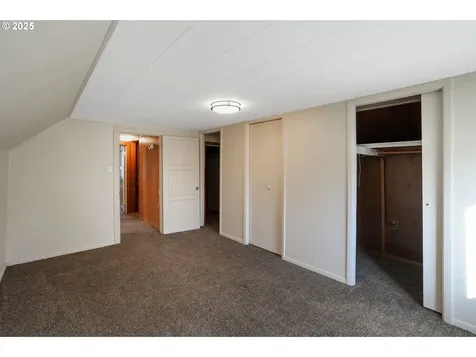 600 Whittier Street Silverton OR 97381