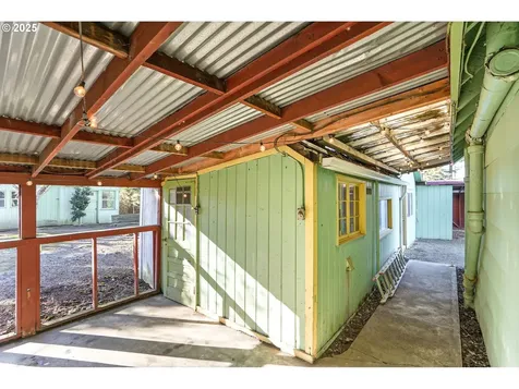 600 Whittier Street Silverton OR 97381