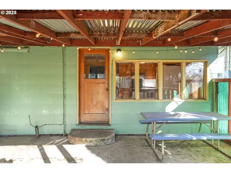 600 Whittier Street Silverton OR 97381