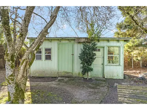 600 Whittier Street Silverton OR 97381