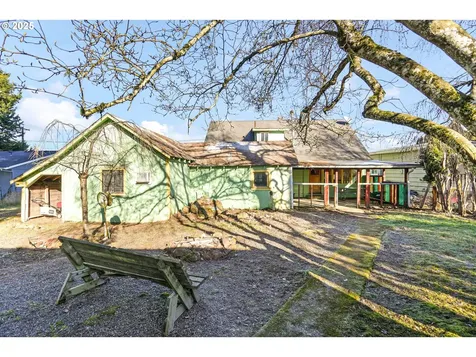 600 Whittier Street Silverton OR 97381