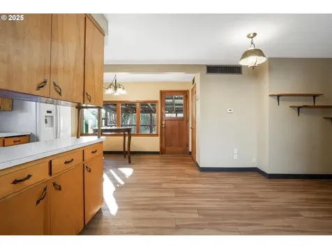 600 Whittier Street Silverton OR 97381