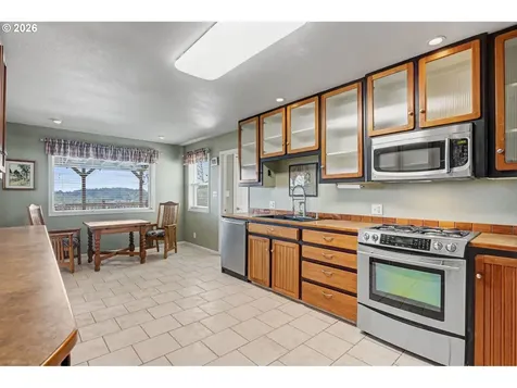 2415 SW Oakwood Drive Dallas OR 97338