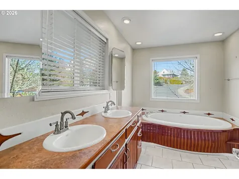 2415 SW Oakwood Drive Dallas OR 97338