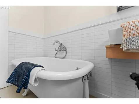 4727 NE 28th Avenue Portland OR 97211