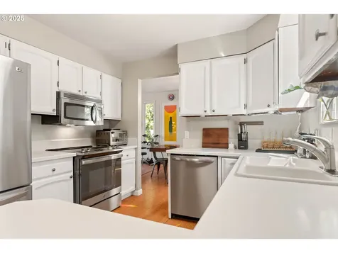 2962 SW Stanley Court Portland OR 97219