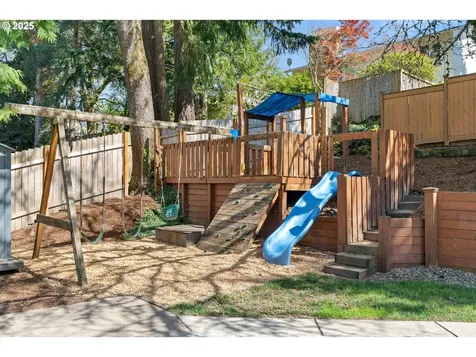 2962 SW Stanley Court Portland OR 97219