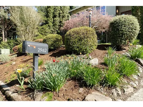 2962 SW Stanley Court Portland OR 97219