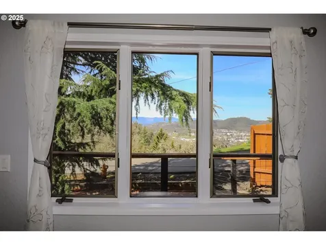 1781 NE Beulah Drive Roseburg OR 97470