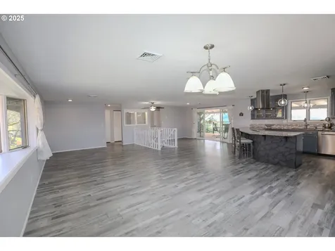1781 NE Beulah Drive Roseburg OR 97470