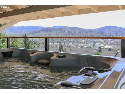 1781 NE Beulah Drive Roseburg OR 97470