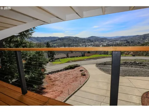 1781 NE Beulah Drive Roseburg OR 97470
