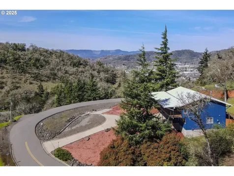 1781 NE Beulah Drive Roseburg OR 97470