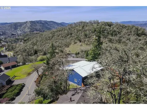 1781 NE Beulah Drive Roseburg OR 97470