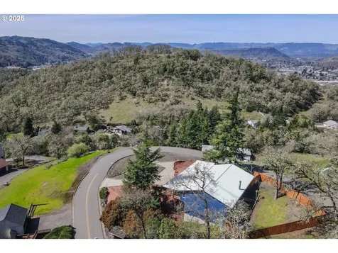 1781 NE Beulah Drive Roseburg OR 97470