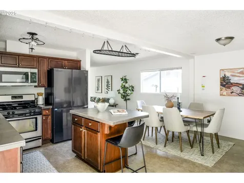9144 N Chase Avenue Portland OR 97217