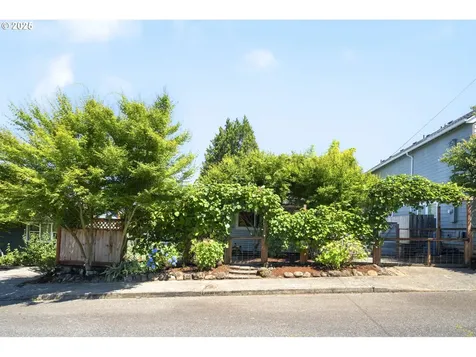 9144 N Chase Avenue Portland OR 97217