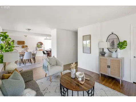 9144 N Chase Avenue Portland OR 97217