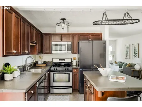 9144 N Chase Avenue Portland OR 97217