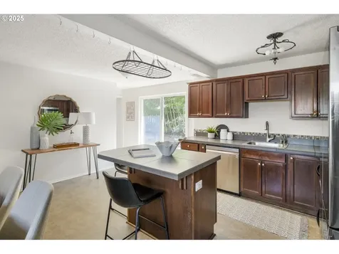 9144 N Chase Avenue Portland OR 97217
