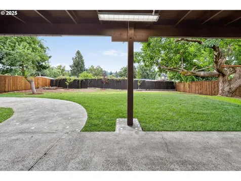 10026 SE Insley Street Portland OR 97266