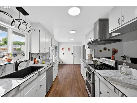 10026 SE Insley Street Portland OR 97266
