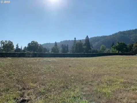 1802 W Harvard Avenue Roseburg OR 97471