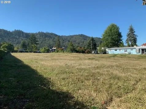 1802 W Harvard Avenue Roseburg OR 97471